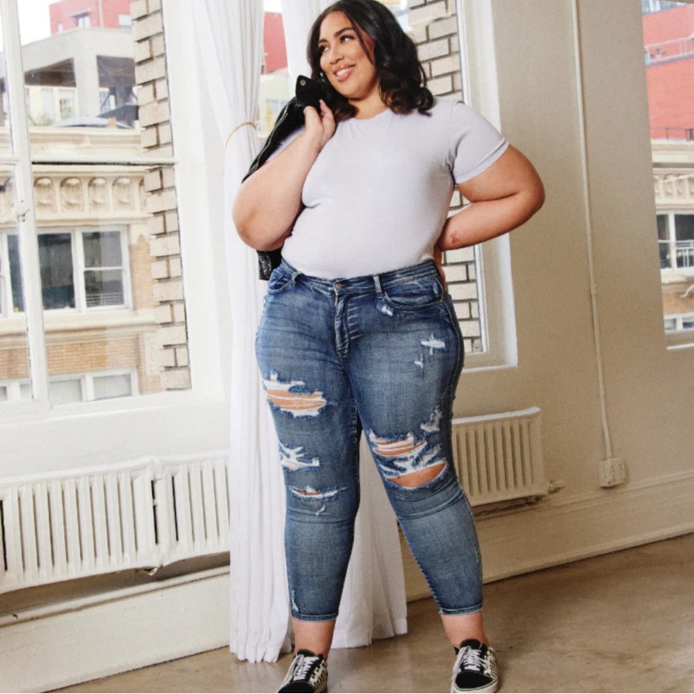 Judy blue Alyson High Waist Destroyed Boyfriend - PLUS size 15/32
